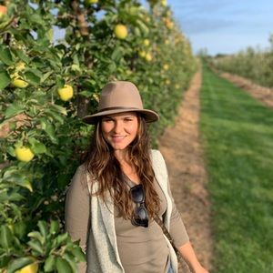 Meet your Posher, Anna